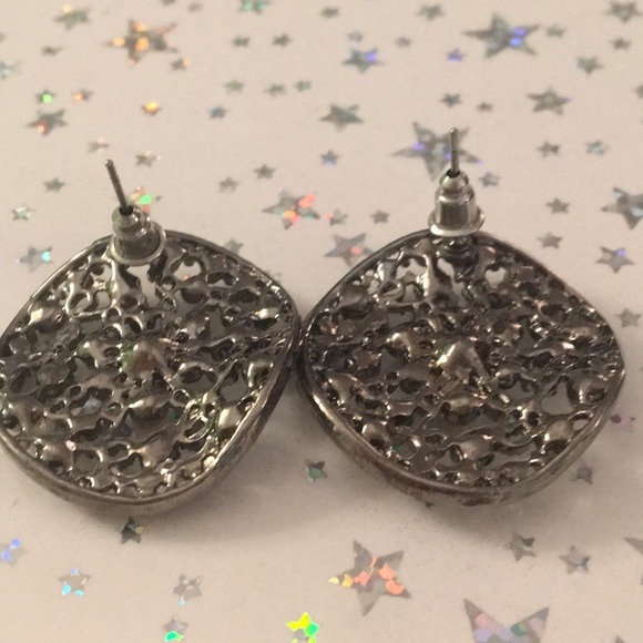 Glam dazzle earrings - Picture 5 of 6
